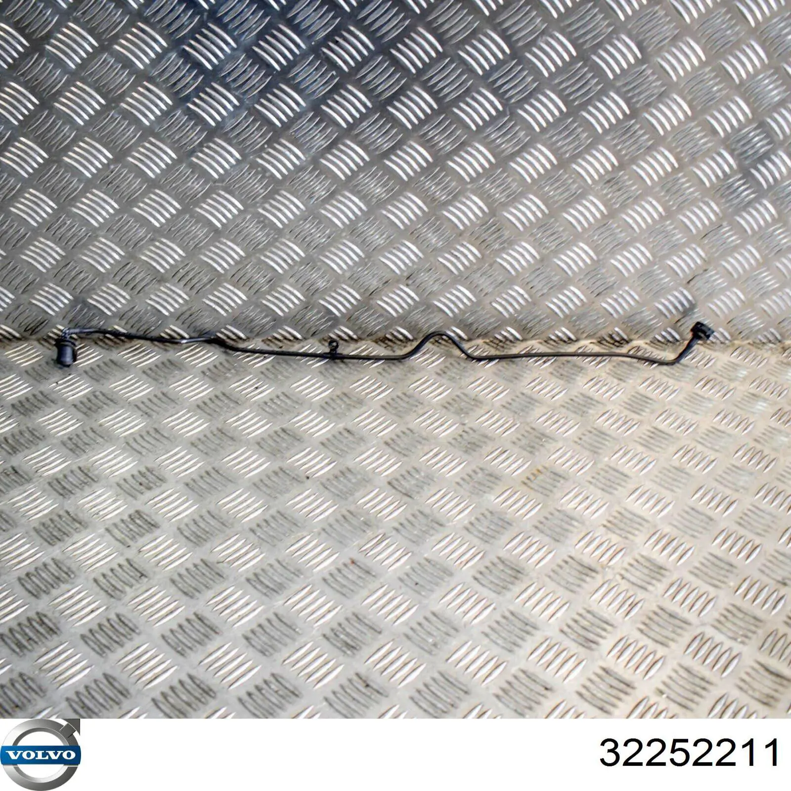 Mangueira superior do tanque de expansão Volvo 32252211 preço, a partir de 80,41 USD