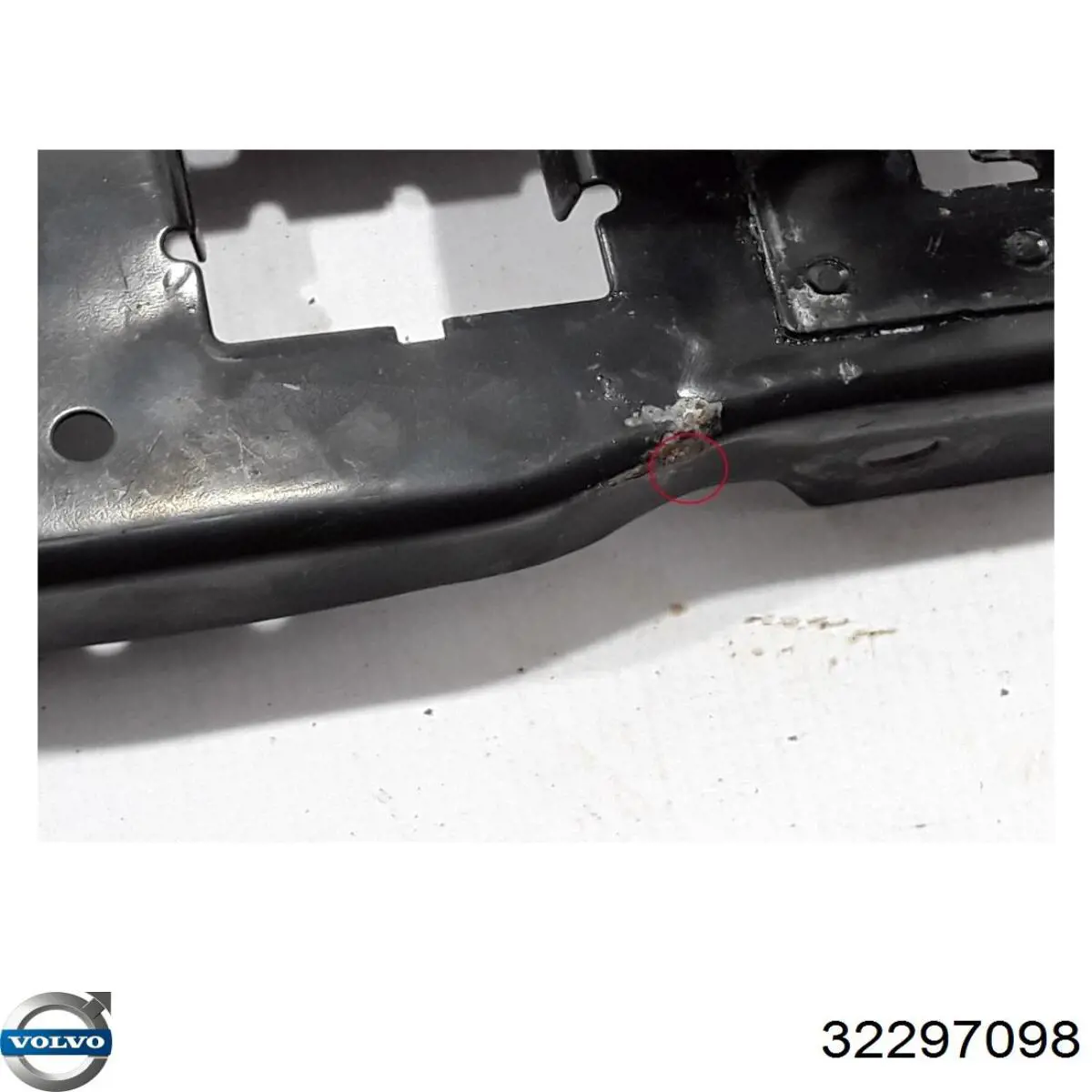 32297098 Volvo Suporte superior do radiador (painel de montagem de fixação das luzes)