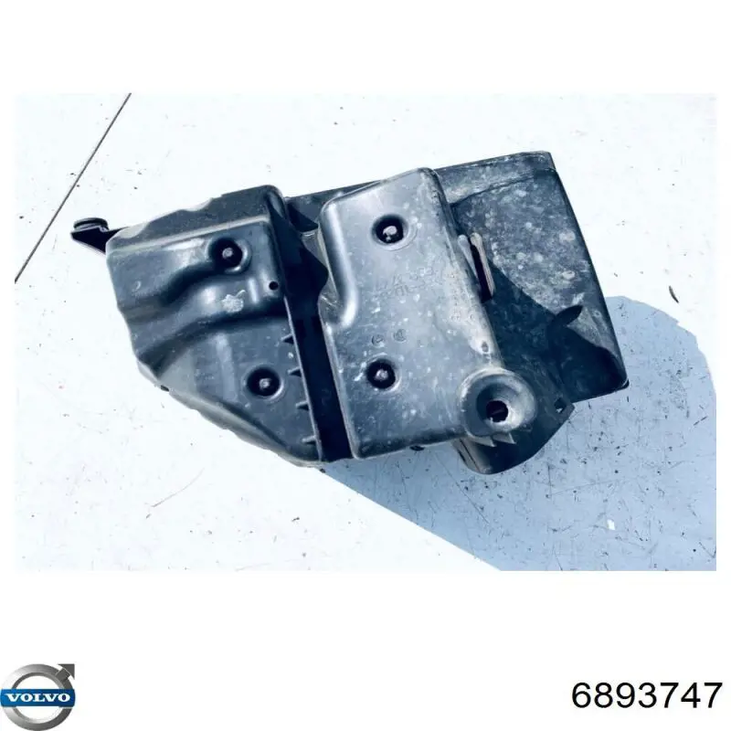 6893747 Volvo 