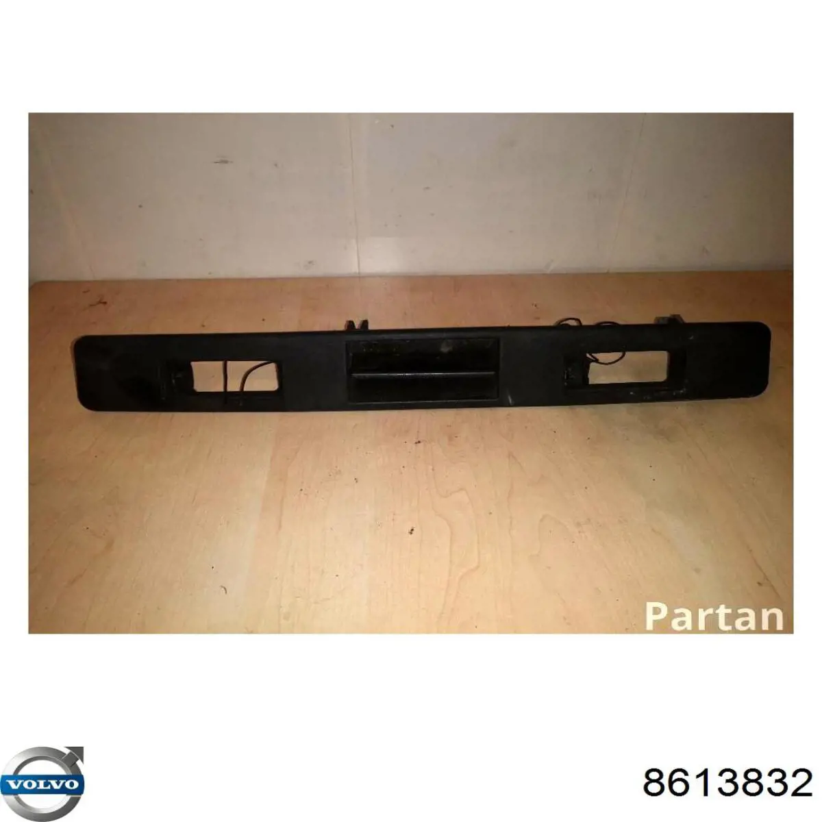 8613832 Volvo Puxador externo de tampa de porta-malas (de 3ª/5ª porta traseira)
