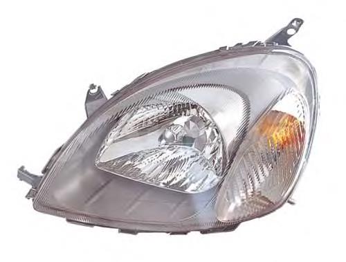 Luz esquerda 811700D021 Toyota