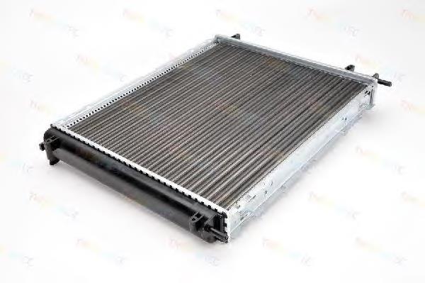 Radiador de esfriamento de motor Renault (RVI) 7701352904