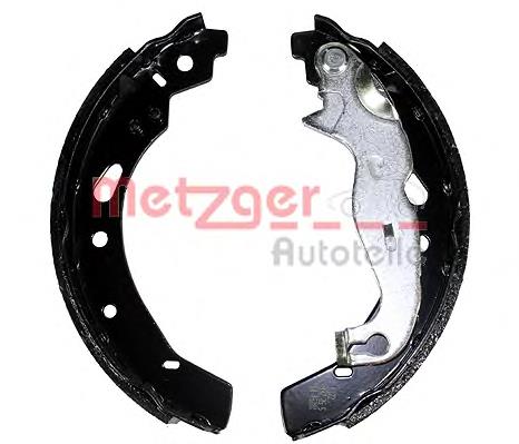 Compre DFY12638Z Mazda Sapatas do freio traseiras de tambor