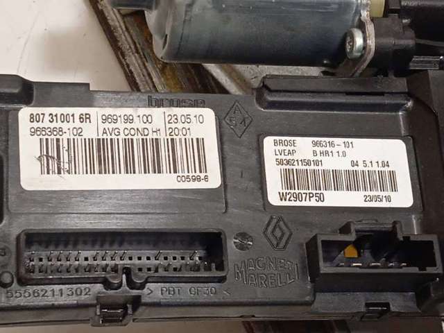Motor de acionamento de vidro da porta dianteira esquerda 0130822479 RENAULT