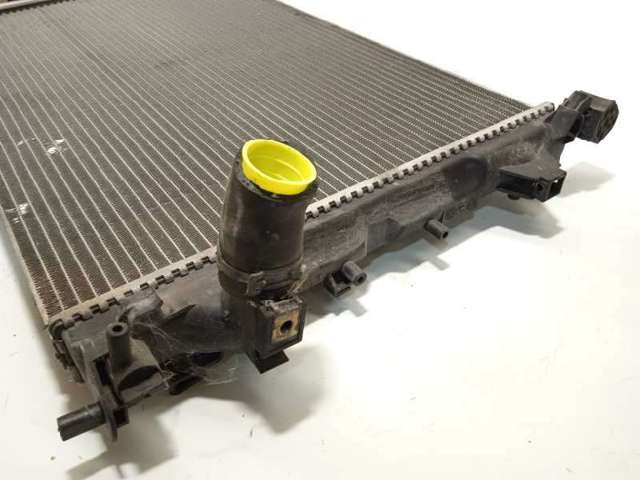 Radiador de esfriamento de motor 13196477 OPEL