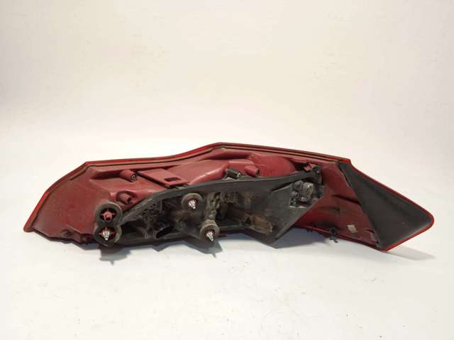Lanterna traseira esquerda 13226856 OPEL