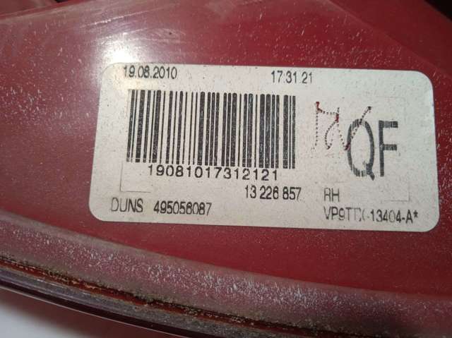 Lanterna traseira direita 13226857 OPEL