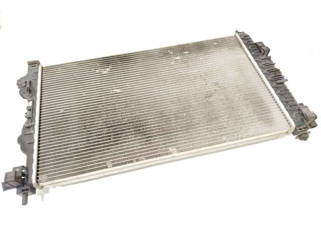 Radiador de esfriamento de motor 13267662 OPEL