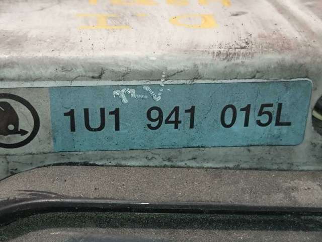 Luz esquerda 1U1941015L VAG