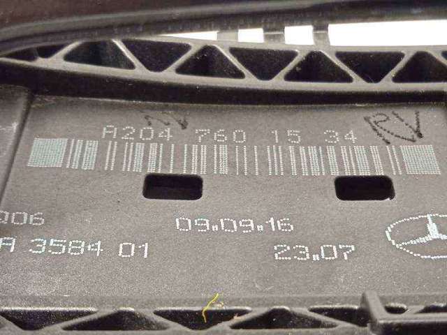 Suporte de maçaneta externa da porta dianteira esquerda 2047601534 MERCEDES