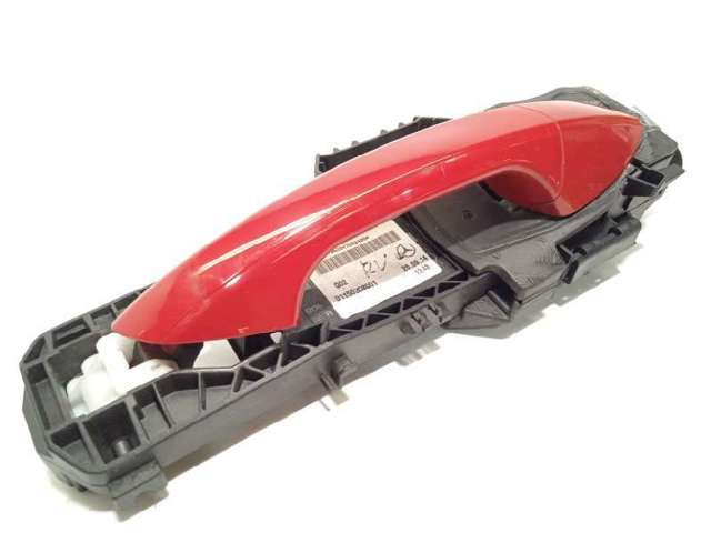 Suporte de maçaneta externa da porta dianteira direita 2047602400 MERCEDES