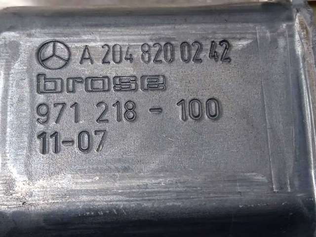 Motor de acionamento de vidro da porta dianteira direita 2048200242 MERCEDES