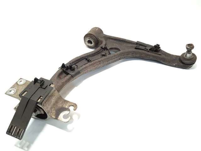 Braço oscilante inferior direito de suspensão dianteira 2463304800 MERCEDES
