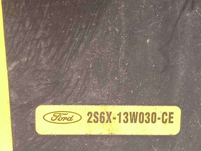 Luz esquerda 2S6X13W030CE FORD