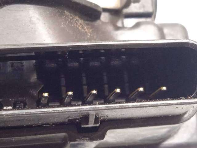 Fecho da porta dianteira direita 31440390 VOLVO