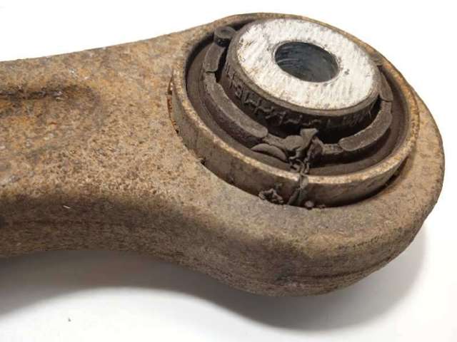 Braço oscilante superior esquerdo/direito de suspensão traseira 33326775902 BMW