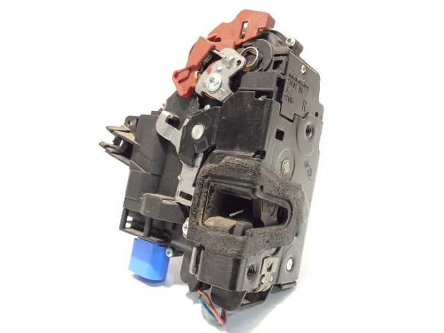 Fecho da porta dianteira direita 3B1837016CE VAG
