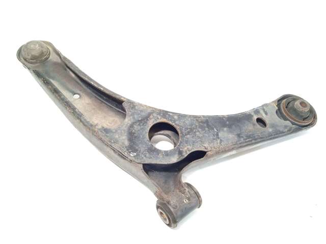Braço oscilante inferior esquerdo de suspensão dianteira 4013A009 MITSUBISHI