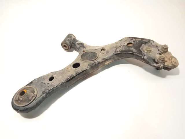 Braço oscilante inferior direito de suspensão dianteira 4806842060 TOYOTA