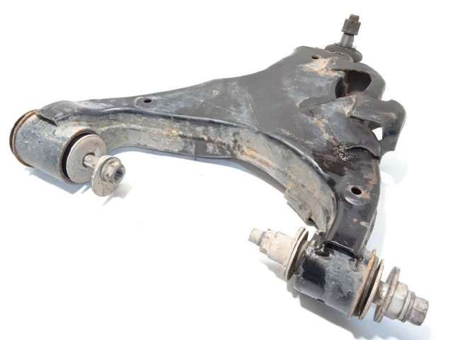 Braço oscilante inferior direito de suspensão dianteira 4806860030 TOYOTA