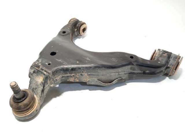 Braço oscilante inferior direito de suspensão dianteira 4806860040 TOYOTA