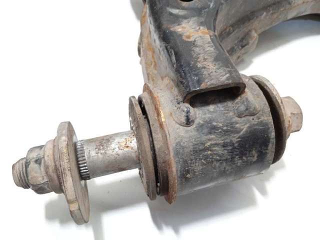 Braço oscilante inferior esquerdo de suspensão dianteira 4806960030 TOYOTA