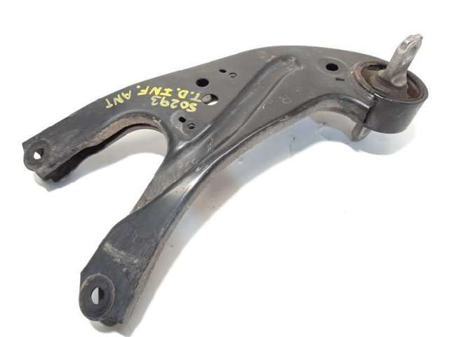 Braço oscilante (tração) longitudinal inferior direito de suspensão traseira 4876048061 TOYOTA
