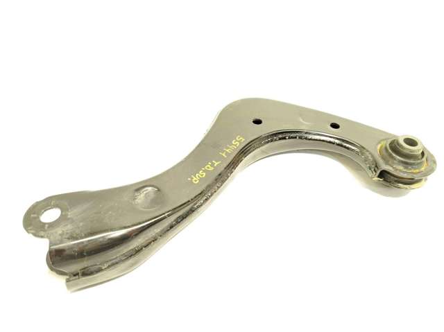 Braço oscilante superior direito de suspensão traseira 48770F4010 TOYOTA