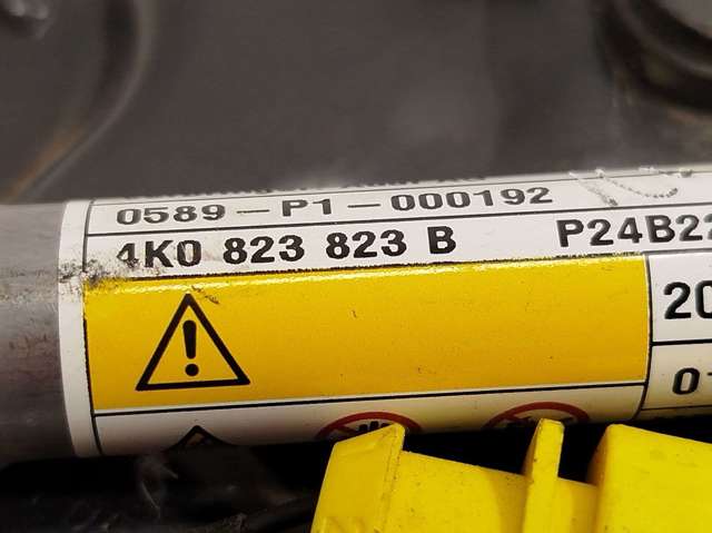 Pirotecnia do capô 4K0823823B VAG