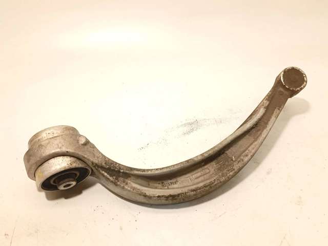 Braço oscilante inferior esquerdo de suspensão dianteira 4M0407695C VAG