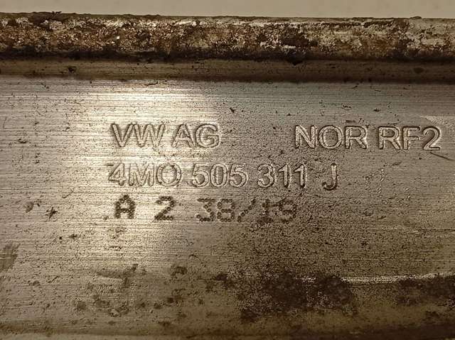 Braço oscilante inferior esquerdo de suspensão traseira/direita 4M0505311J VAG