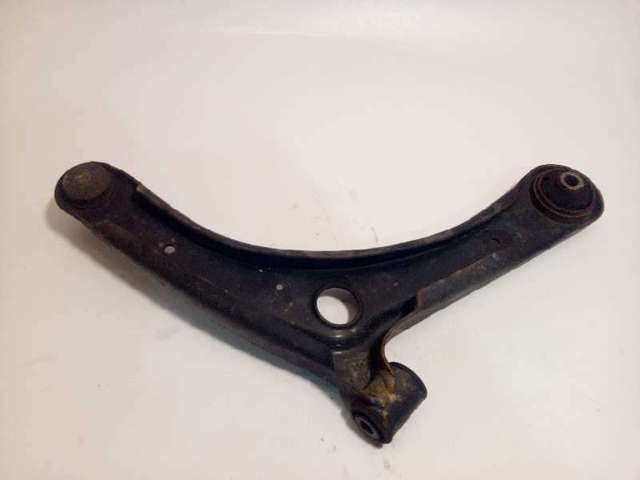 Braço oscilante inferior esquerdo de suspensão dianteira 5105041AA CHRYSLER