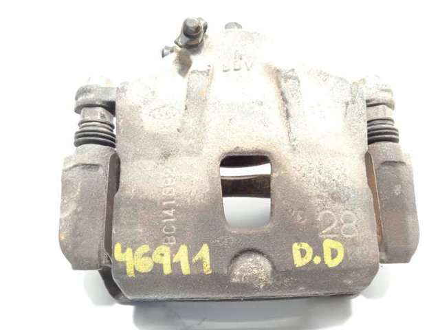 Suporte do freio dianteiro direito 581302E000 HYUNDAI