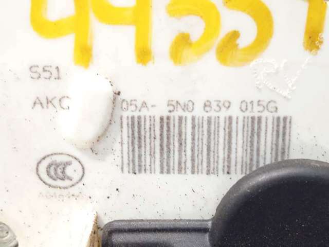Fecho da porta traseira esquerda 5N0839015G VAG