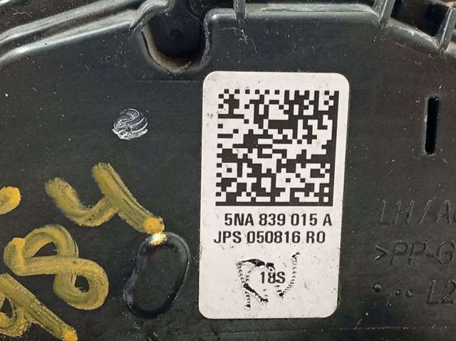 Fecho da porta traseira esquerda 5NA839015A VAG