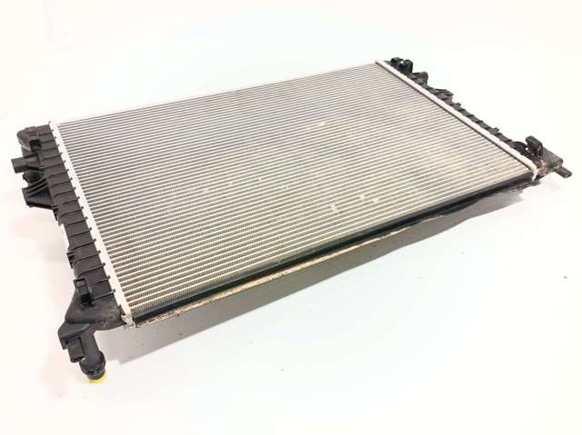 Radiador de esfriamento de motor adicional 5Q0121251HS FORD
