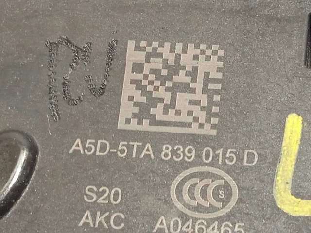 Fecho da porta traseira esquerda 5TA839015D VAG
