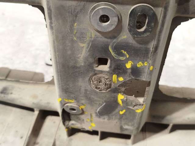 Suporte do radiador montado (painel de montagem de fixação das luzes) 6250000Q0D NISSAN