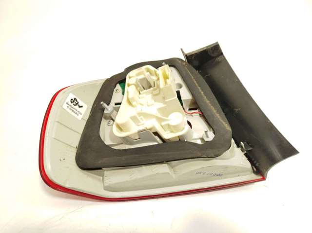 Lanterna traseira direita externa 63214871732 BMW