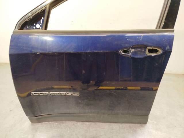 Porta dianteira esquerda 68242543AA CHRYSLER