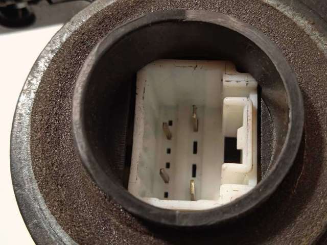 Fecho da porta traseira esquerda 6906060091 TOYOTA