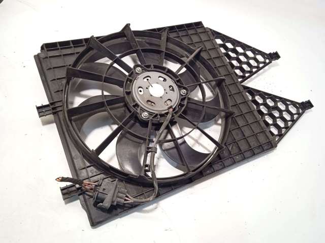 Difusor do radiador de esfriamento 6R0121207 VAG