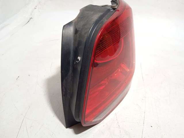 Lanterna traseira direita 6R0945096A VAG