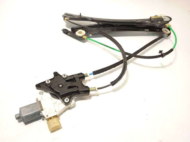 Motor de acionamento de vidro da porta dianteira direita 7046032 BMW