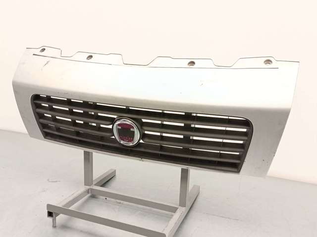 Grelha do radiador 735443598 FIAT