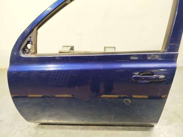 Porta dianteira esquerda 80101AX130 NISSAN