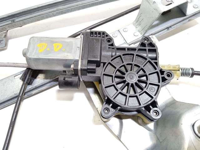 Mecanismo de acionamento de vidro da porta dianteira direita 807207012R RENAULT