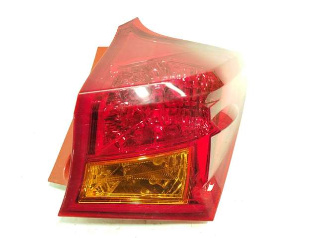 Lanterna traseira direita externa 8155102740 TOYOTA