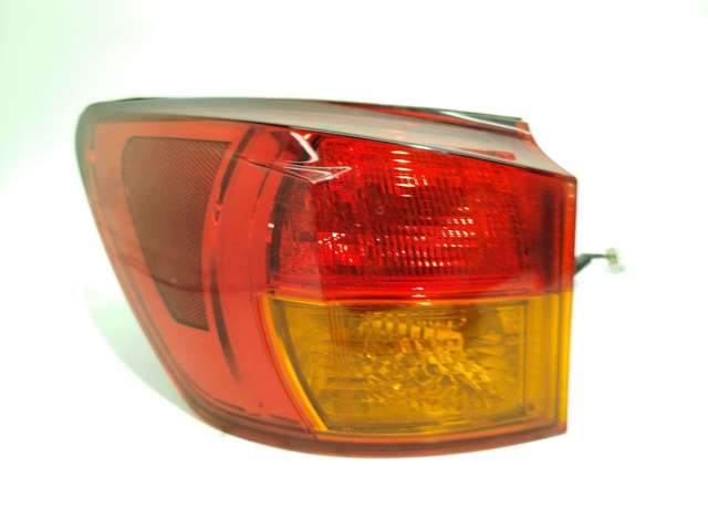 Lanterna traseira esquerda externa 8156153161 TOYOTA