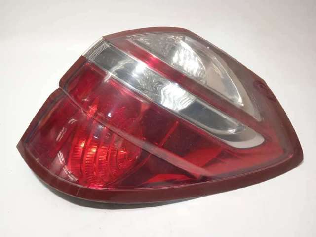 Lanterna traseira direita 84201AG222 SUBARU